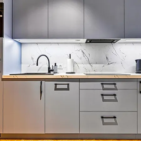 Butikowe Pine By Royal Aparts